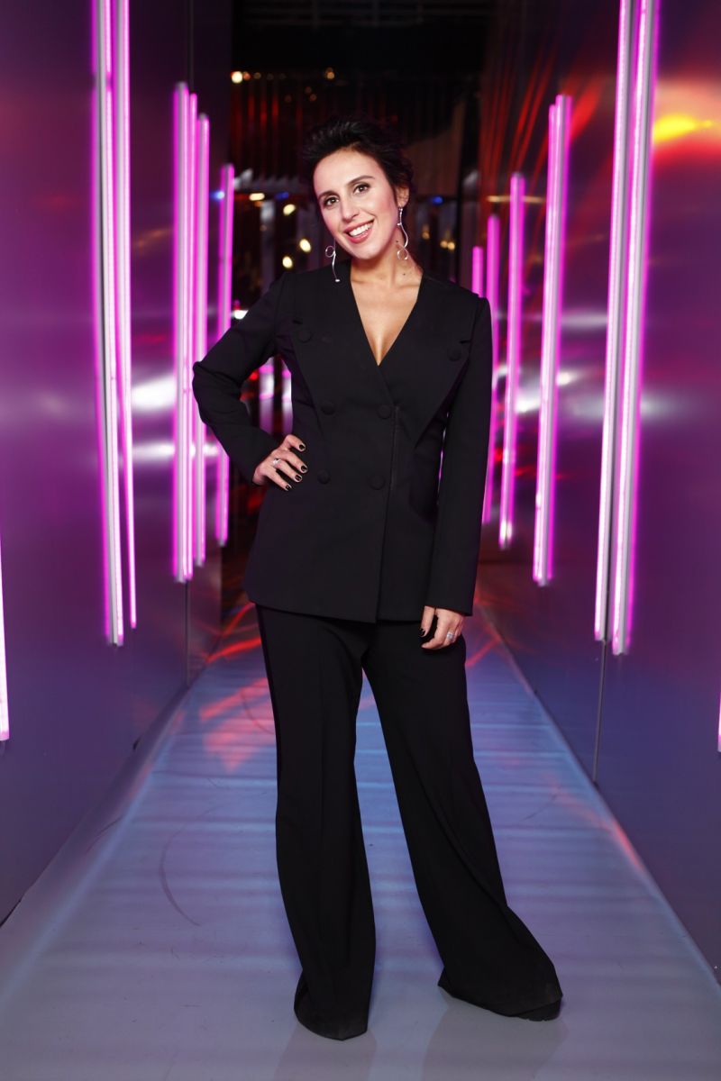 Беременная Джамала впервые показала округлившийся животик